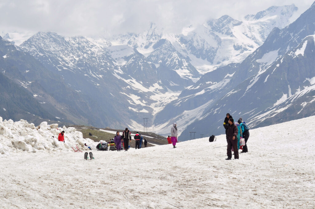 Best manali tour packages from delhi | Book now to avail discounts